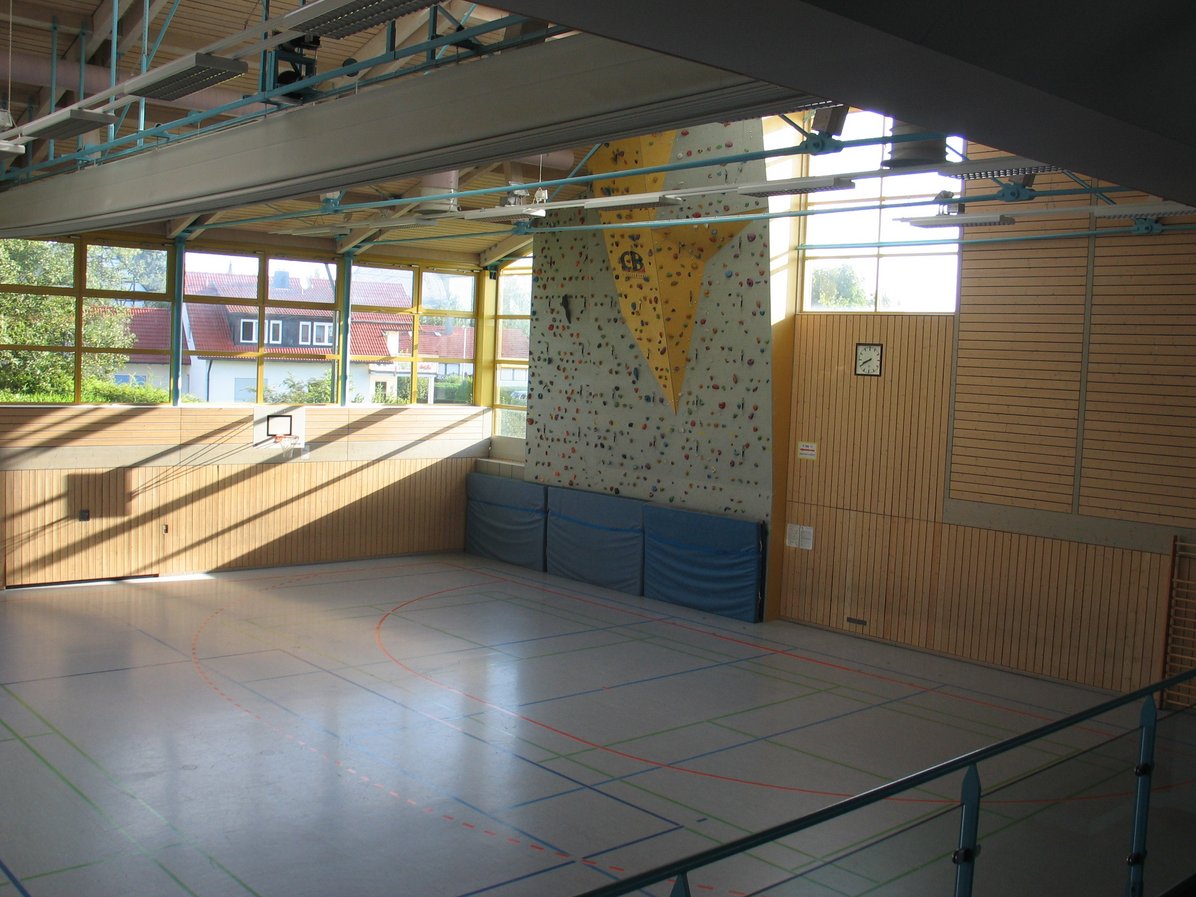 Kletterwand in der Sporthalle